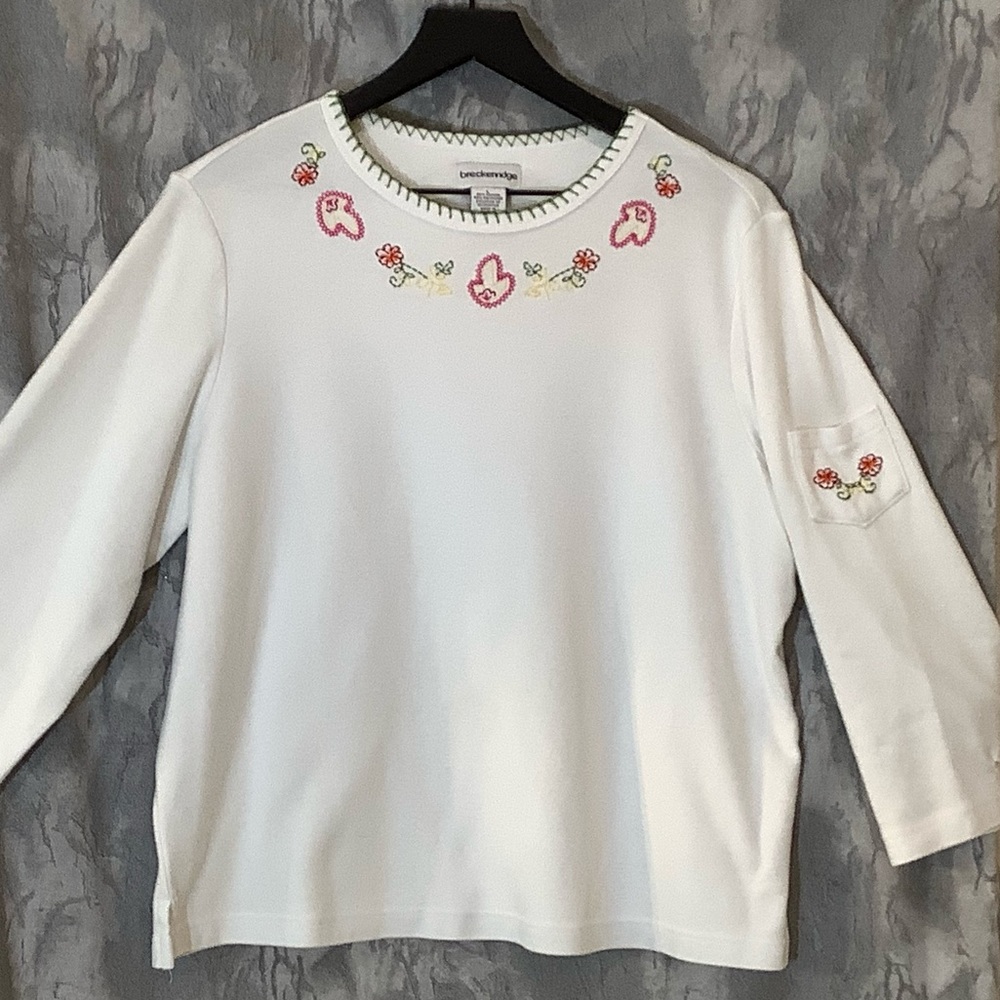 PRICE REDUCTION! Breckinridge Embroidered Front Long Sleeve Tee. Size - Large
